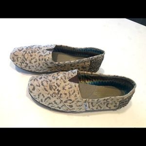 Toms Brown Leopard Print Shoes